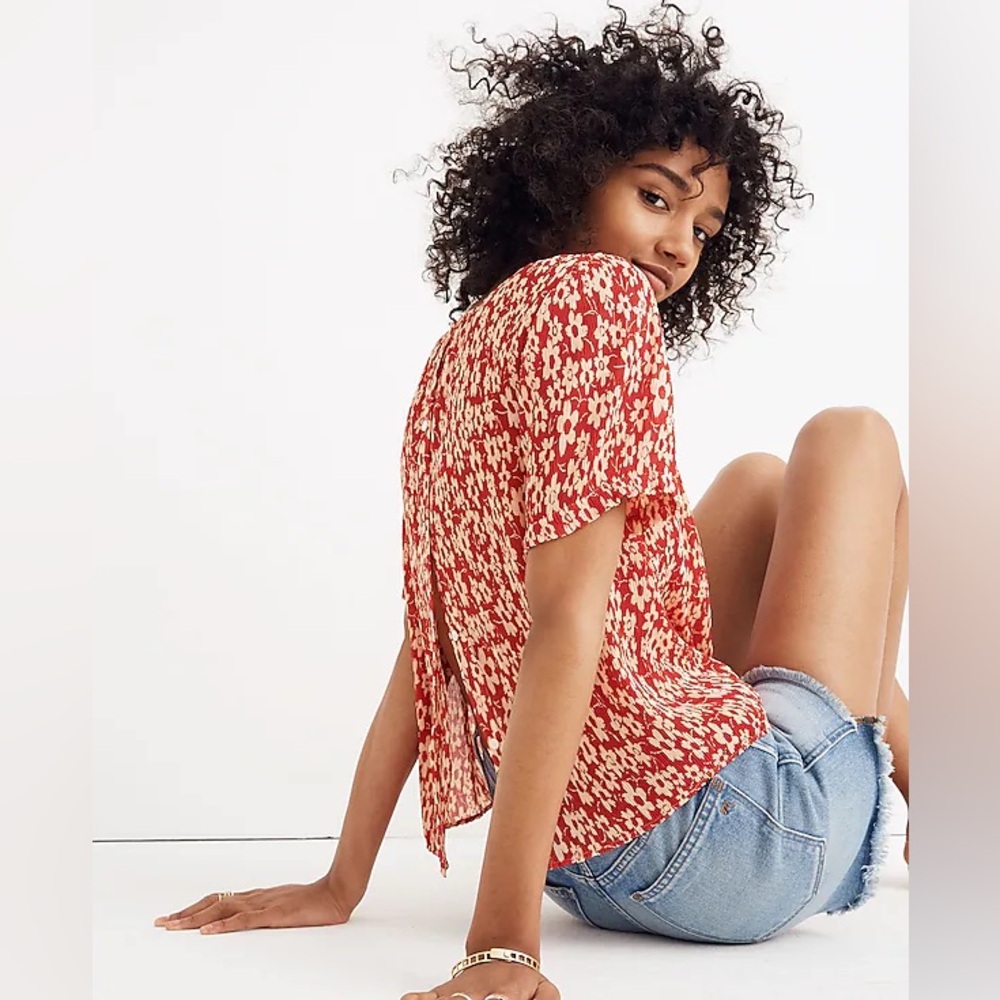Madewell Crinkled Button-Back Tie Tee in Full Bloom